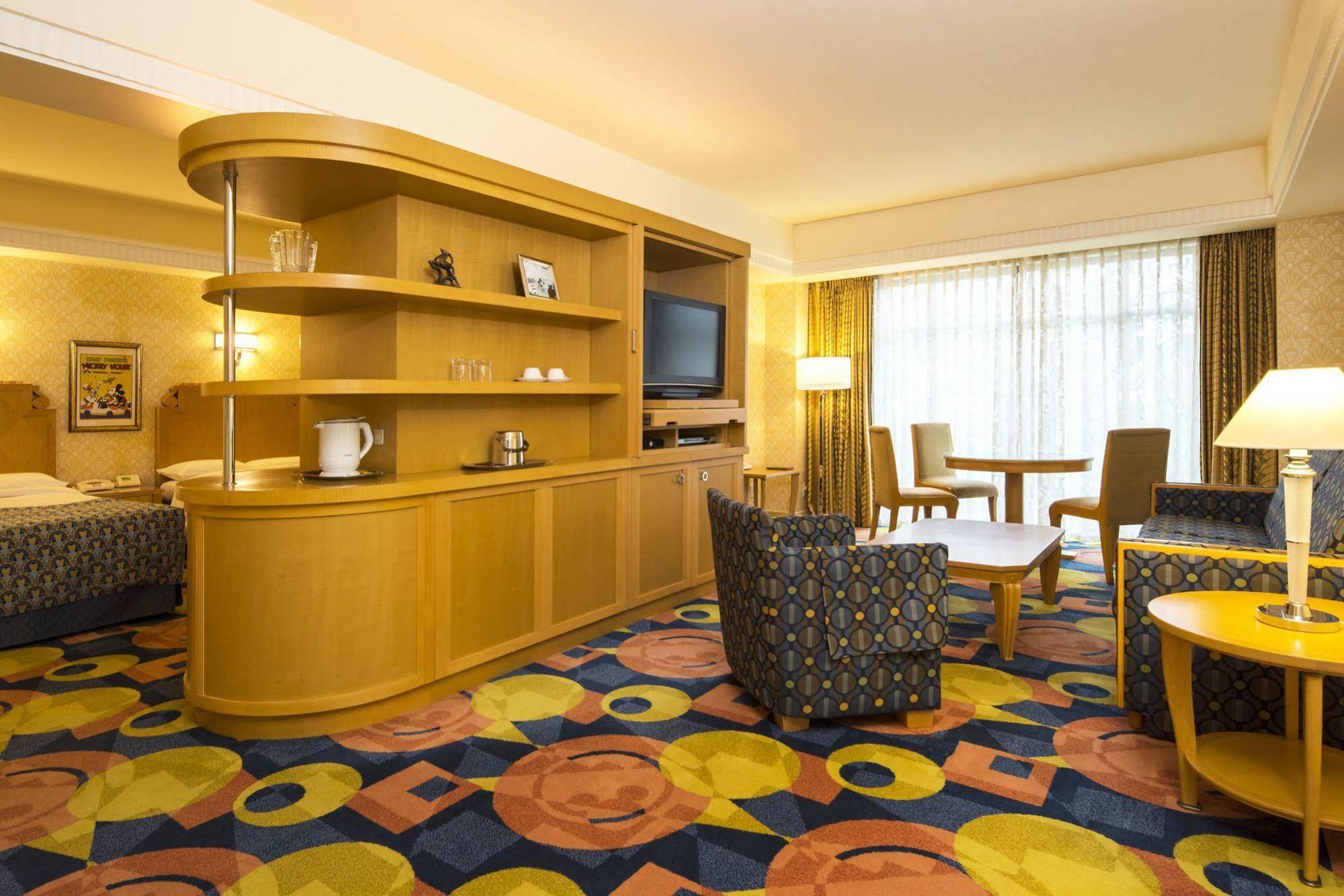 Disney Ambassador Hotel Čiba Exteriér fotografie