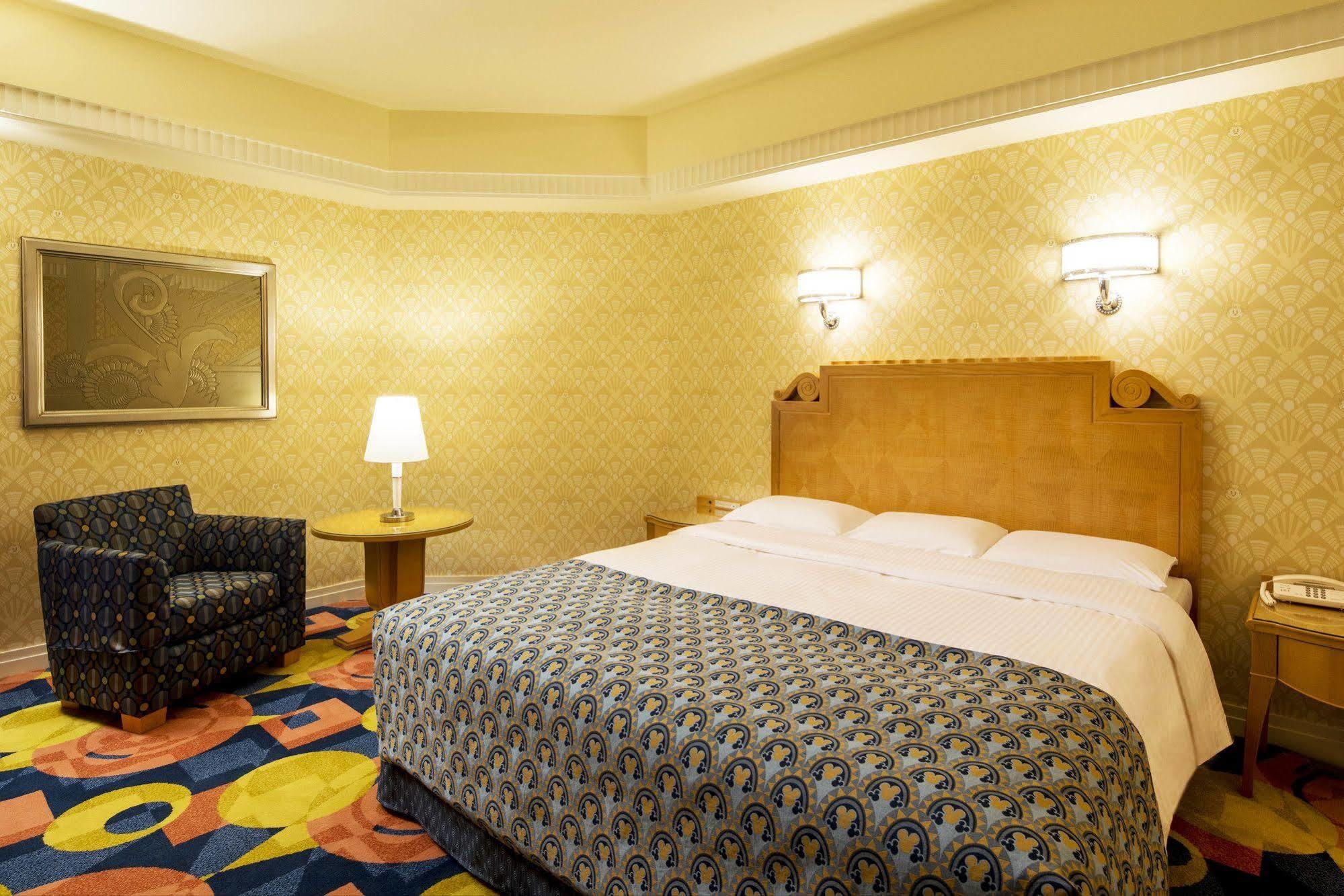 Disney Ambassador Hotel Čiba Exteriér fotografie
