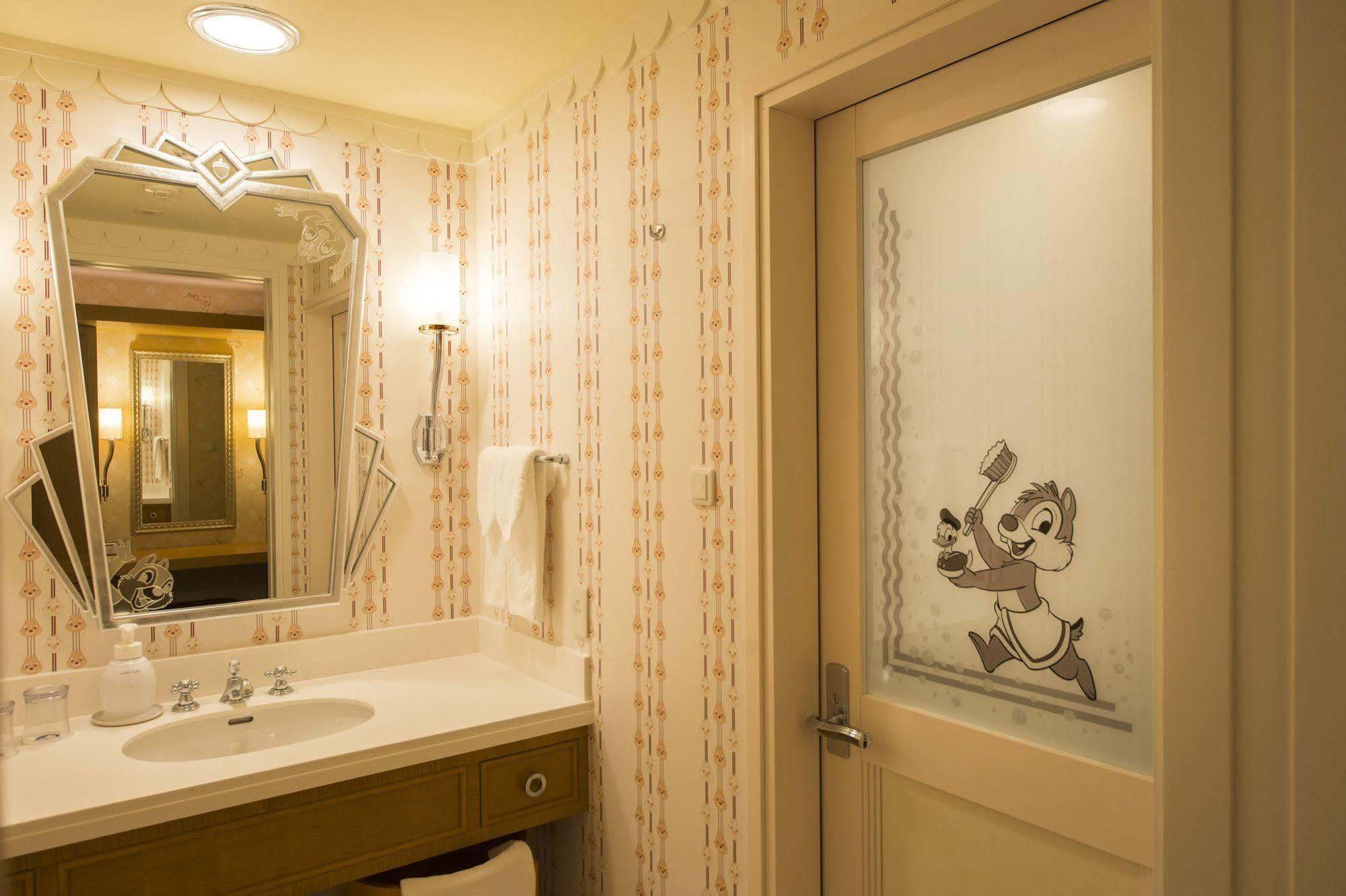 Disney Ambassador Hotel Čiba Exteriér fotografie